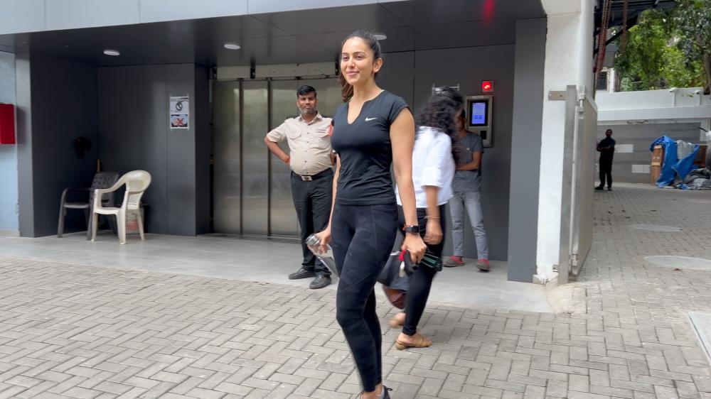 rakul-preet-singh-was-spotted-in-bandra-looking-effortlessly-chic